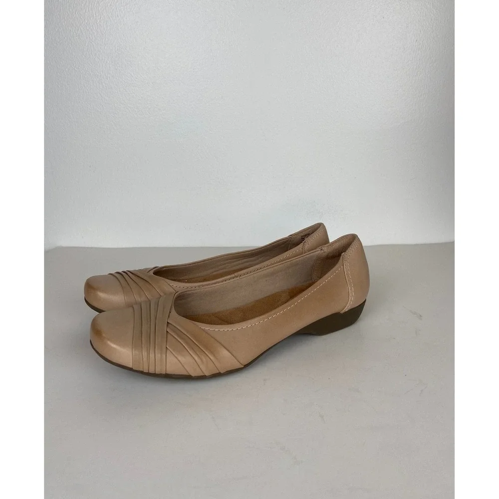 Clarks Bendables Leather Pleated Round Toe Shoes Beige 10 M Comfort Flats Career